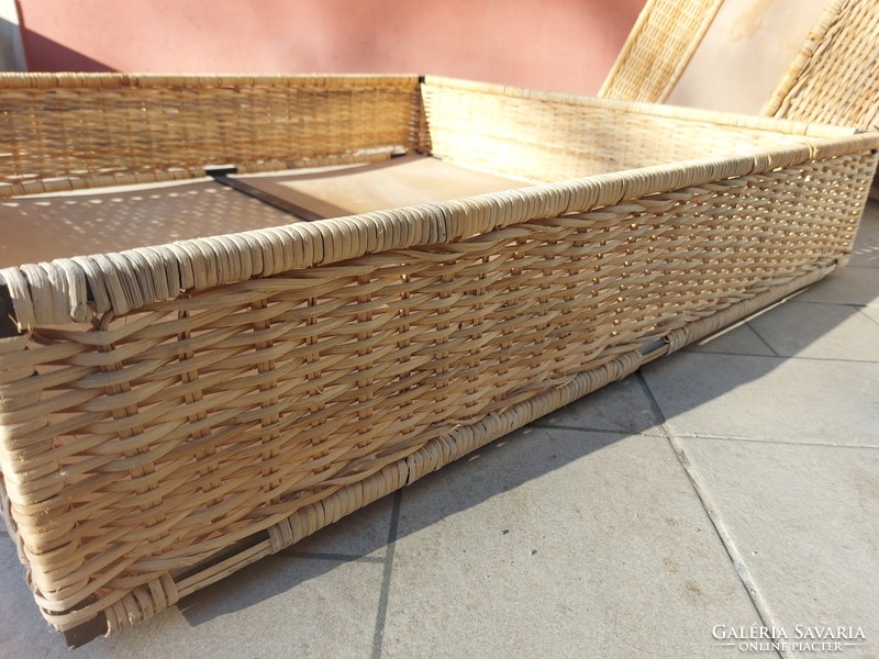 1 metal frame rattan bed linen rack for sale, the other one is damaged, I will give it as a gift if needed. Dimensions: 95 cm x