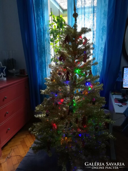 Arany színű műfenyő, karácsonyfa