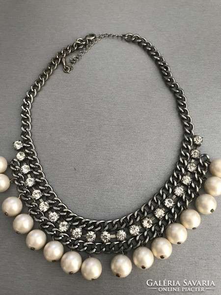 Necklace decorated with pearls and crystals, 48 cm long