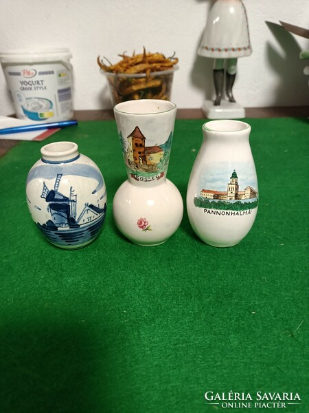 Urban small vases are porcelain souvenirs