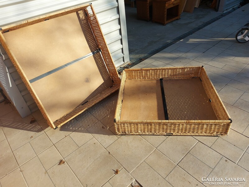 1 metal frame rattan bed linen rack for sale, the other one is damaged, I will give it as a gift if needed. Dimensions: 95 cm x