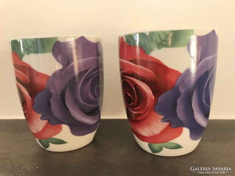 Porcelain mugs with huge roses from the Adler company, 10 cm high