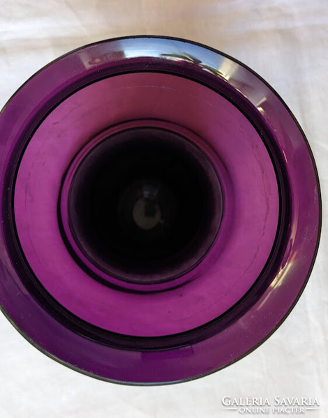 Ametiszt lila színű üvegváza hibátlan állapotú