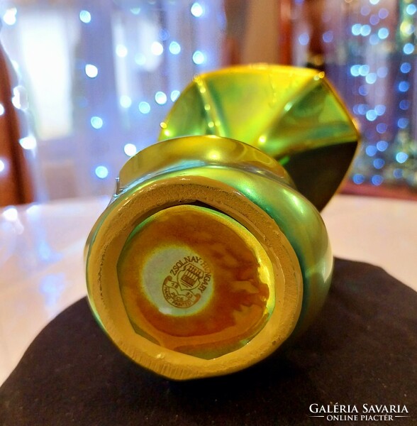Zsolnay eosin-snail vase - beautifully shaped piece
