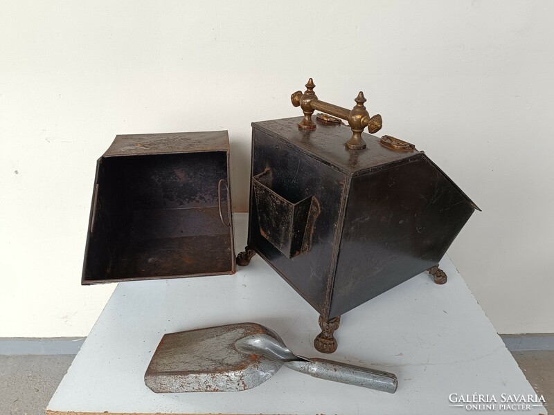 Coal holder for antique fireplace next to the stove with removable insert with iron coal holder shovel 714 8332