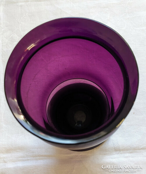 Ametiszt lila színű üvegváza hibátlan állapotú