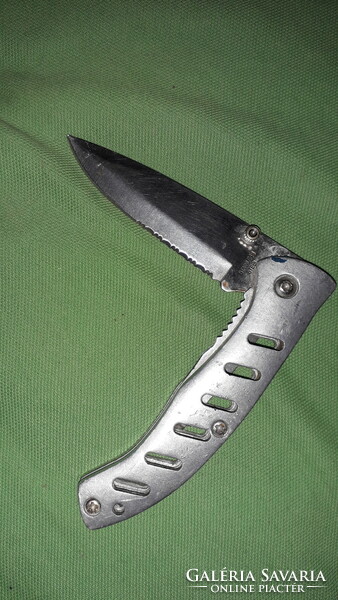 Retro belt clipable metal handle safety lock steel serrated blade cool little pocket knife as shown in the pictures