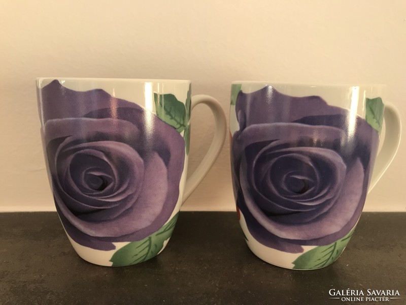 Porcelain mugs with huge roses from the Adler company, 10 cm high