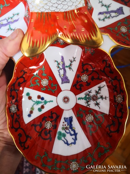 A very rare Herend Gödöllő pattern centerpiece with 4 shells, with a fish vase in the middle