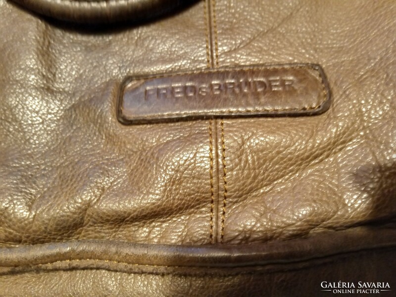 Fredsbruder solid leather bag.