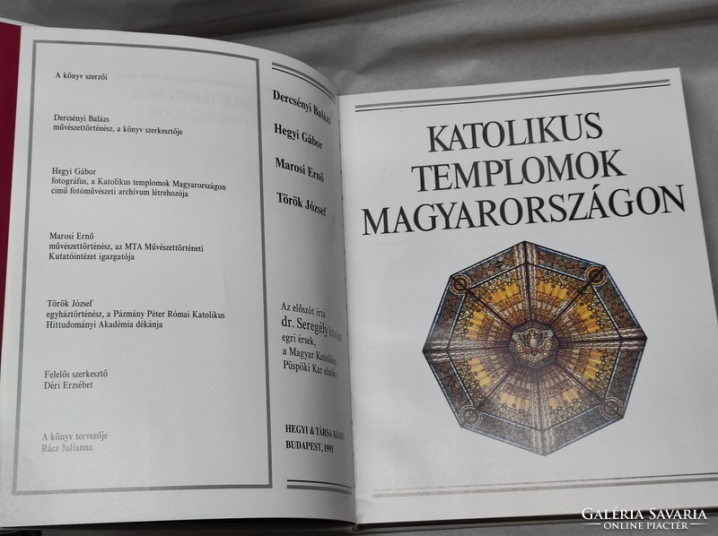 Katolikus Templomok Mo-on. Bőr kötésben, Diszdobozban. Aranyozott lapszélekkel..