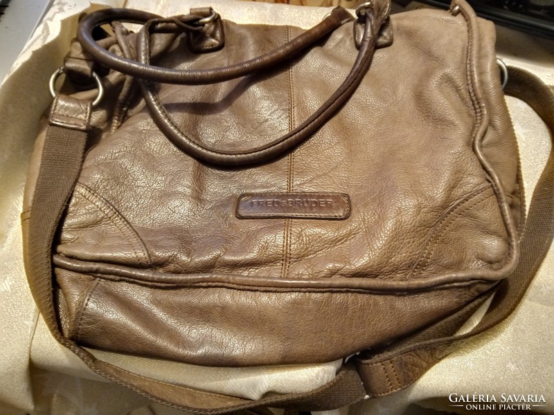 Fredsbruder solid leather bag.