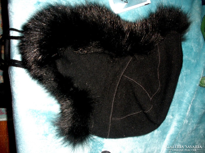 Merino wool cap with real fur, Italian