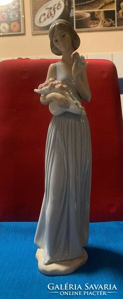 Lladro „My little bouquet" gyönyörű nagy méretű porcelán szoborja