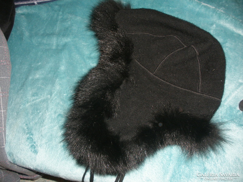 Merino wool cap with real fur, Italian