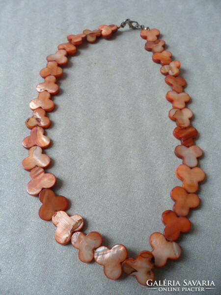 Special brownish mother-of-pearl necklace