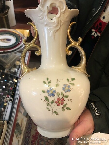 Szecessziós porcelán váza, kézzel festett, 32 cm-es magasságú.