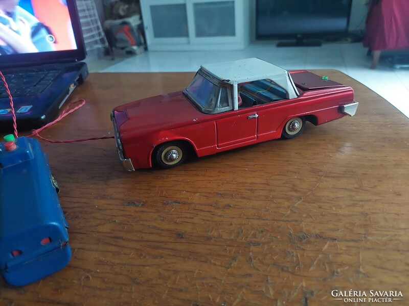 Retro old metal car with remote control