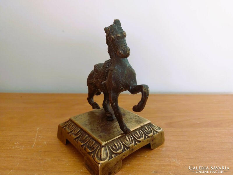 (K) Bronz lovas szobor