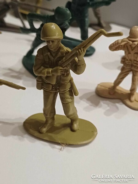 Old plastic soldiers 14 pcs