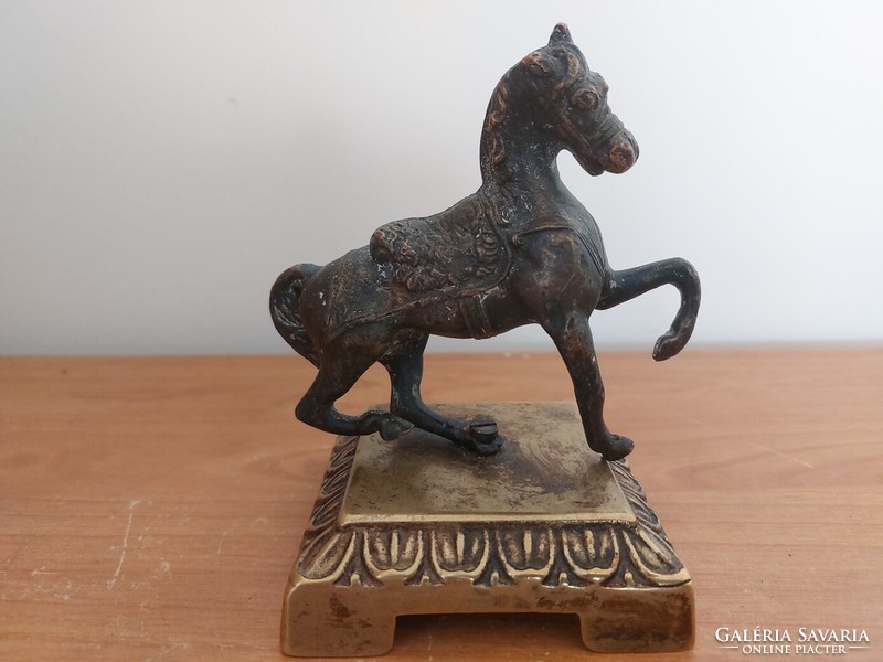 (K) bronze equestrian statue