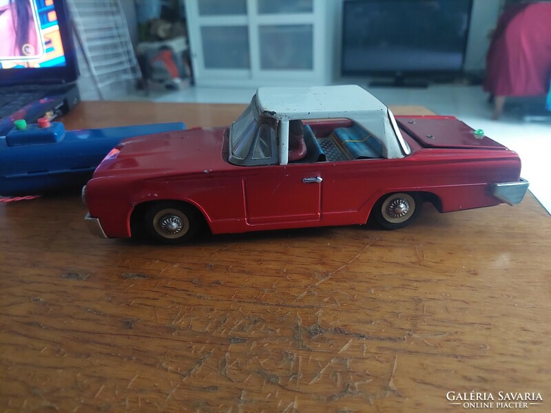 Retro old metal car with remote control