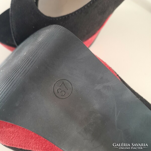 Retró női alkalmi cipő fekete-piros szín, párduc mintás sarokkal