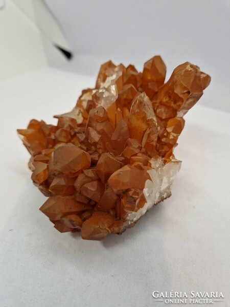Tangerine quartz colony