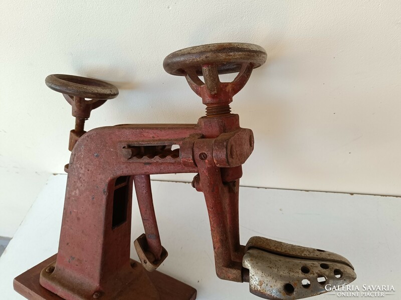 Antique shoemaker tool shoe expander tool cobbler 951 8379
