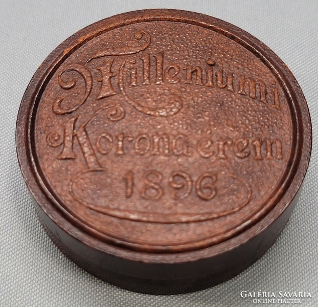 Millennium 1 crown 1896 in a red-brown leather effect gift box