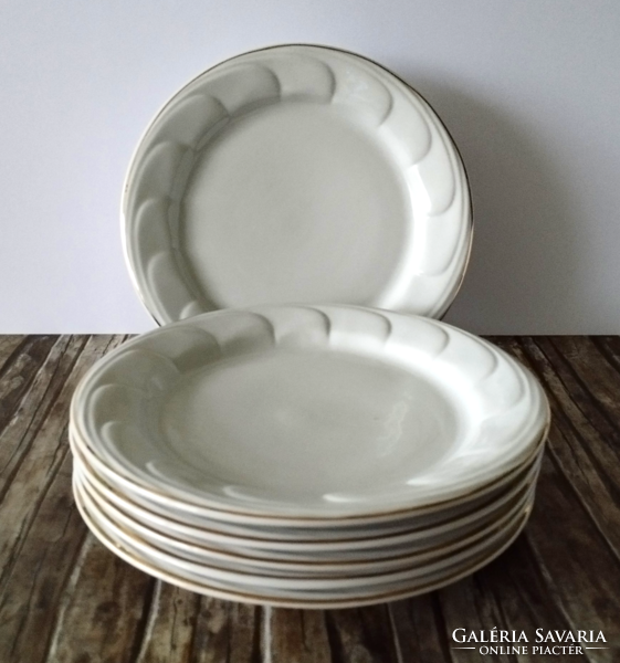 Elegant white and gold edged Hólloháza porcelain dessert plate