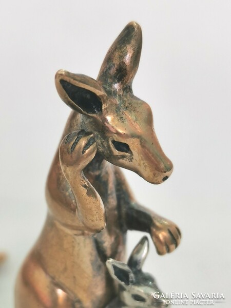 Ezüst miniatűr kenguru
