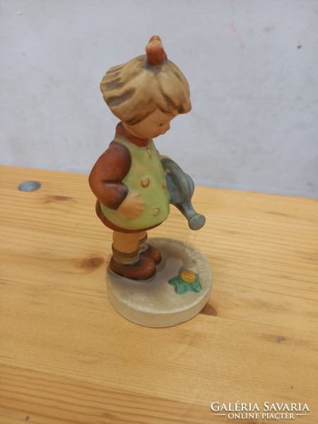 Pazar régi Hummel/Goebel porcelán szobor: a kis kertész (11 cm)
