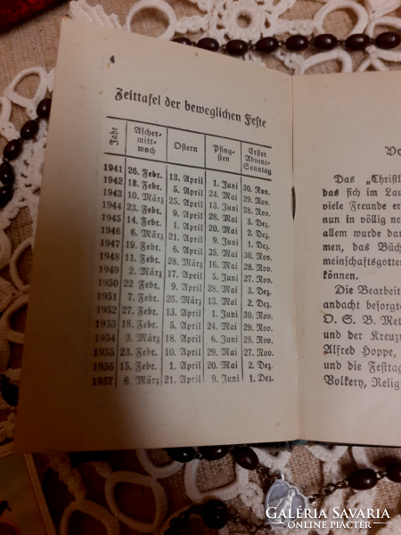 Régi német nyelvű imakönyv S:M.Goretti medálion láncon ikon nyitható oltár rózsafüzér terítőn egyben