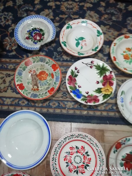 Népi tányérok gyűjteményből  a képeken látható darabok egyben mind sérült itt-ott