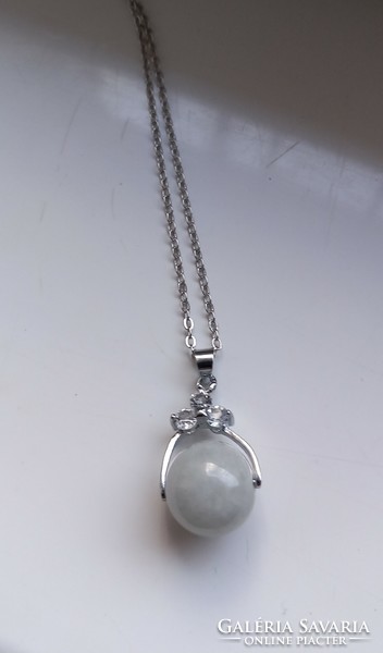 Natural jade pendant necklace