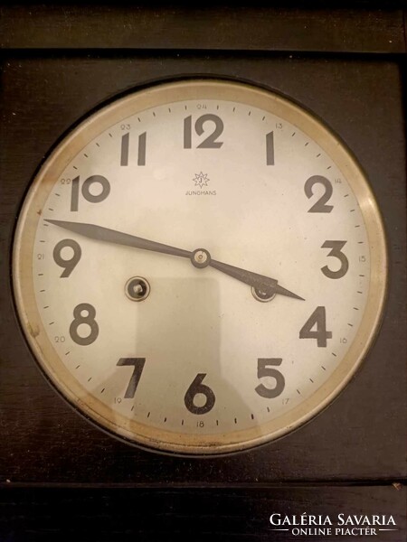 Junghans wall clock with cooling pin