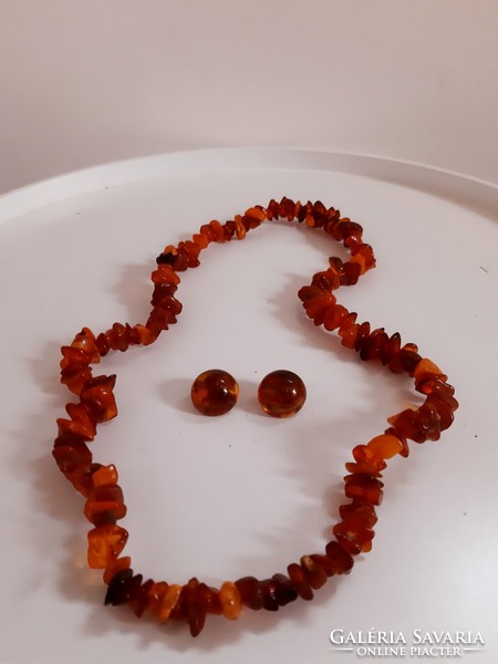 Raw amber necklace with a pair of earrings