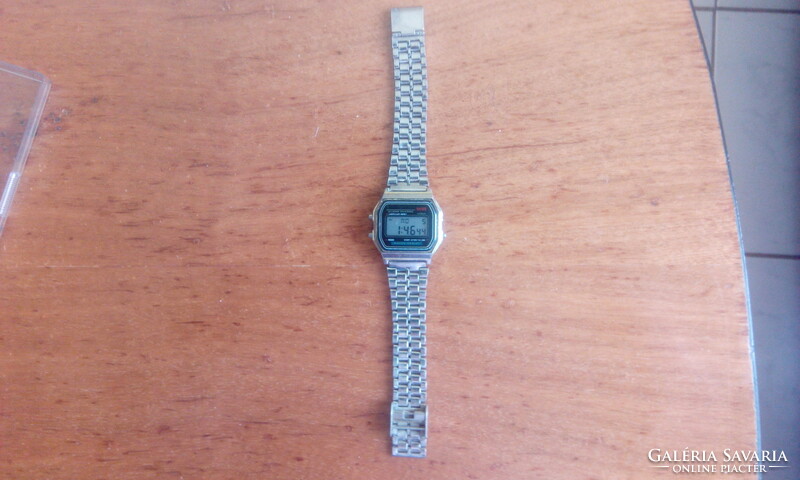Retro wr quartz watch
