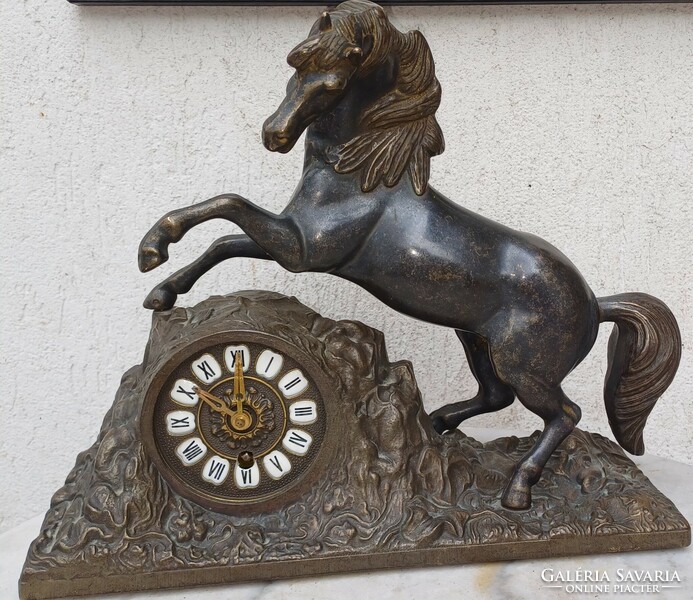 Horse statue bronze table clock fireplace clock. Large size.