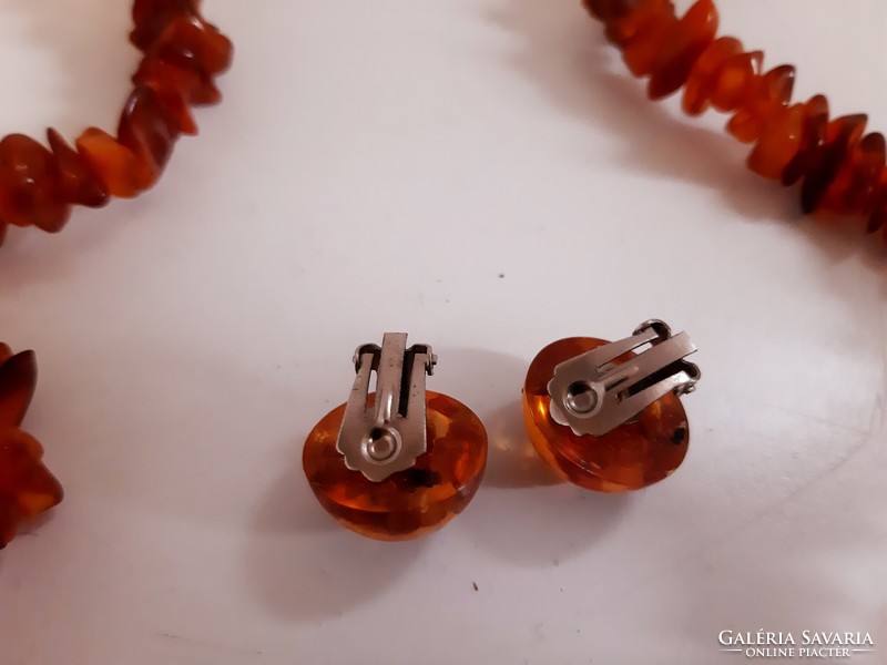 Raw amber necklace with a pair of earrings