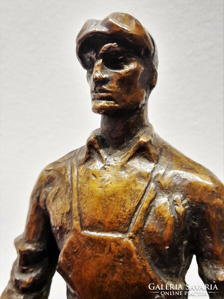 Buzá barna (buzi barnabás, 1910 - 2010): worker - bronze statue