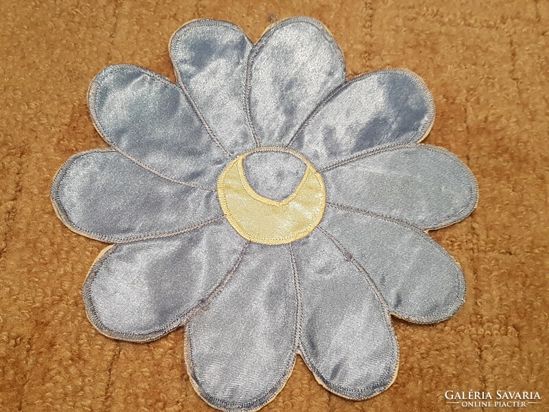 Small tablecloth flower shape