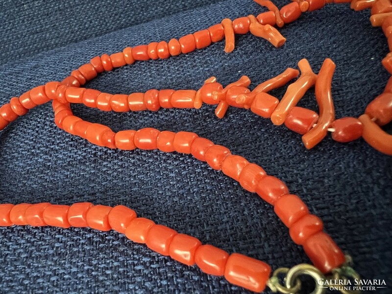 Noble coral necklaces