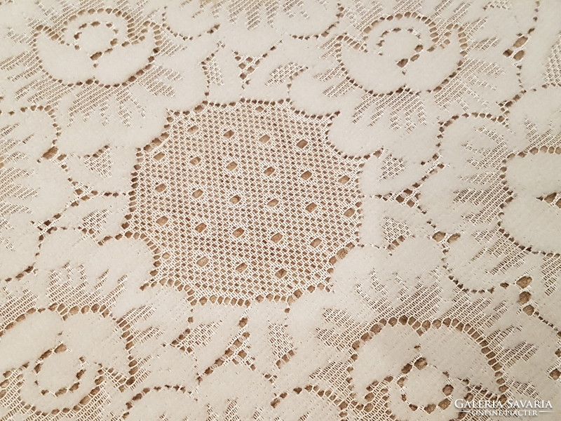 Round lace tablecloths