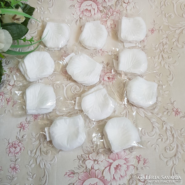 Packs of 100 textile flower petals, rose petals, and petals in snow-white color