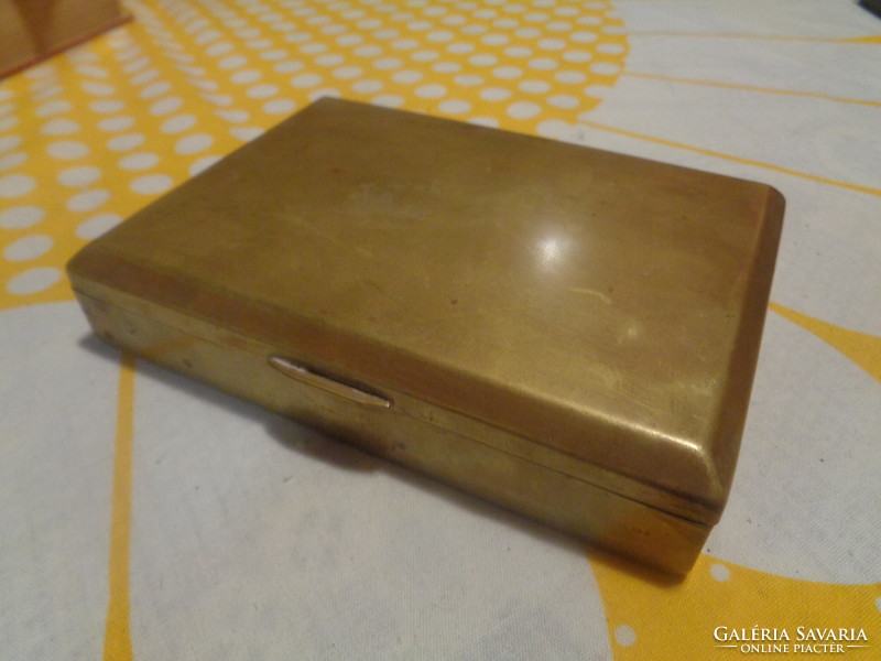 Copper cigarette holder box, engraved, good patina, wooden lining, marked in English, 17 x 12 x 4 cm