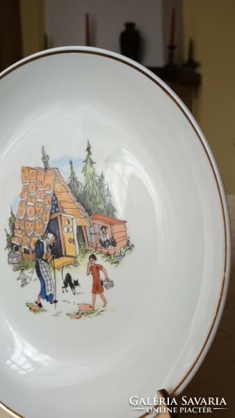 Children's children's flat plate with Raven House fairytale pattern