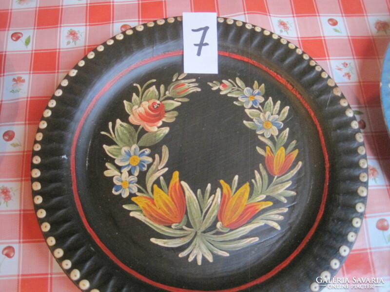 Hand-painted porcelain wall plate! 7.