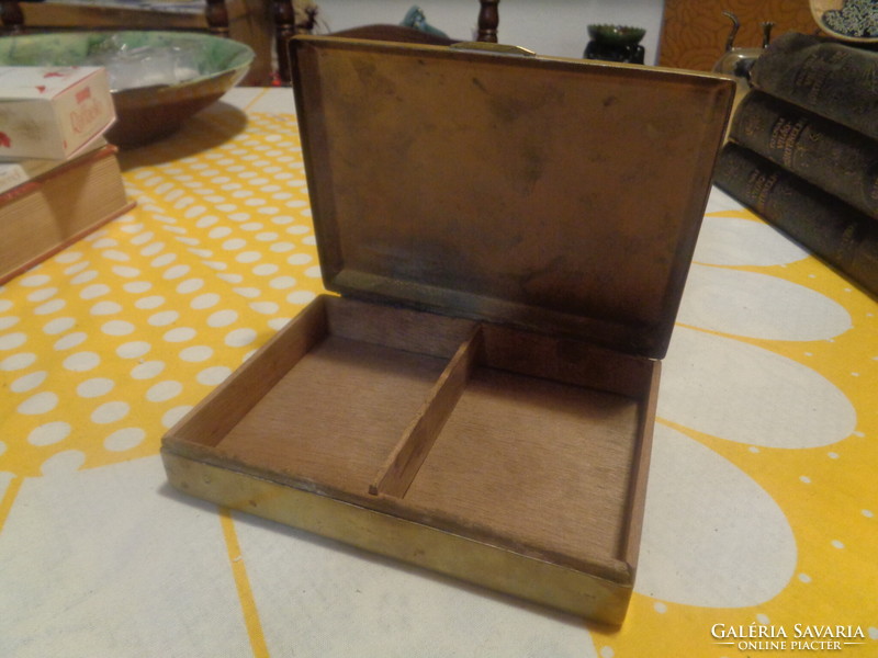 Copper cigarette holder box, engraved, good patina, wooden lining, marked in English, 17 x 12 x 4 cm
